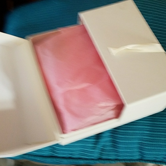 Mary Kay Heart Sachet w/ gift box - Picture 4 of 6